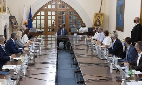 Κορωνοϊός: Παράταση μέτρων και ενισχυτική δόση στους άνω των 50 thumb