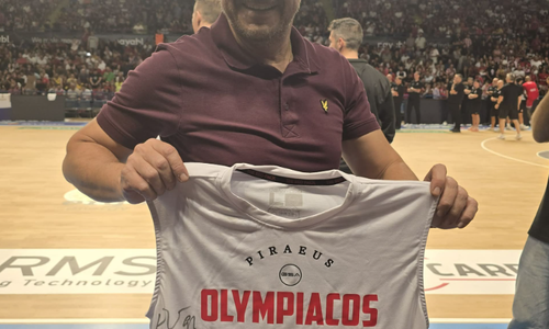 Ο Πρόεδρος πόζαρε στο ST με την «ερυθρόλευκη αγαπημένη» thumb