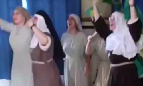 Viral οι καλόγριες που πανηγύρισαν έξαλλα το γκολ της Βραζιλίας (vid) thumb