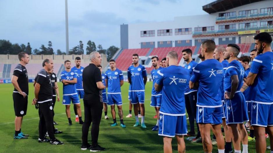 Η άφιξη της Εθνικής μας στο ΓΣΠ (vid) thumb