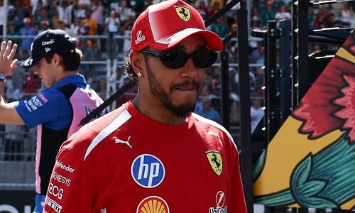 F1: Ο Χάμιλτον απαντά στα δημοσιεύματα που υπονομεύουν τη Ferrari thumb