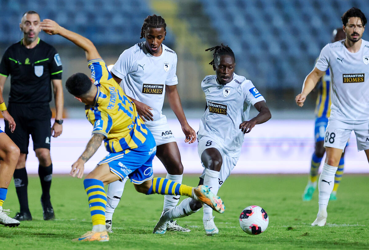 Πάφος FC - ΑΠΟΕΛ 0-0: Ευκαιρίες, δοκάρι αλλά η «μπίλια» έκατσε στο «Χ» thumb