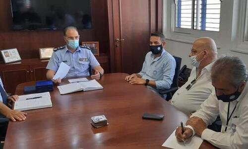 Αστυνομία-ΚΟΠ: Συνάντηση για παρουσία κόσμου στα γήπεδα thumb