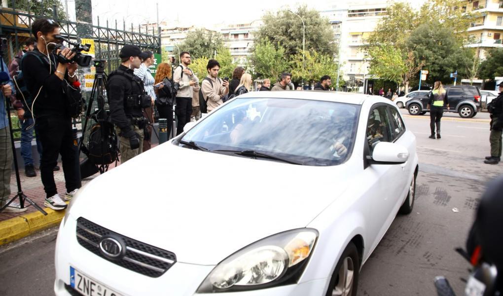 Έφτασαν στα δικαστήρια της Ευελπίδων οι έξι συλληφθέντες (vid) thumb