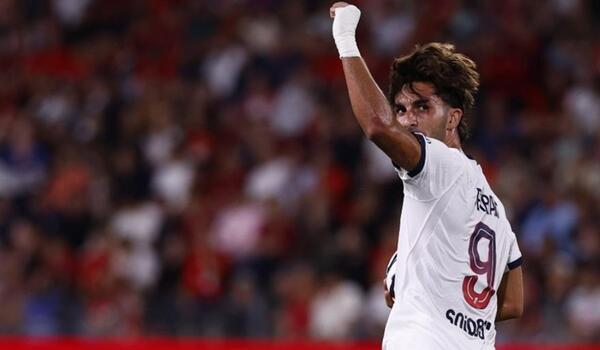 Ο Τόρες γλίτωσε την Παρί από γκέλα στην πρεμιέρα! image