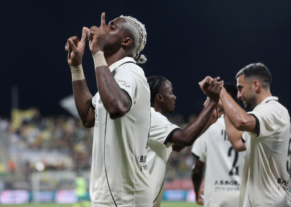 ΑΕΚ - Μπεϊτάρ 0-1: «Πλήρωσε» την κόκκινη με μία «οβίδα» και ηττήθηκε thumb