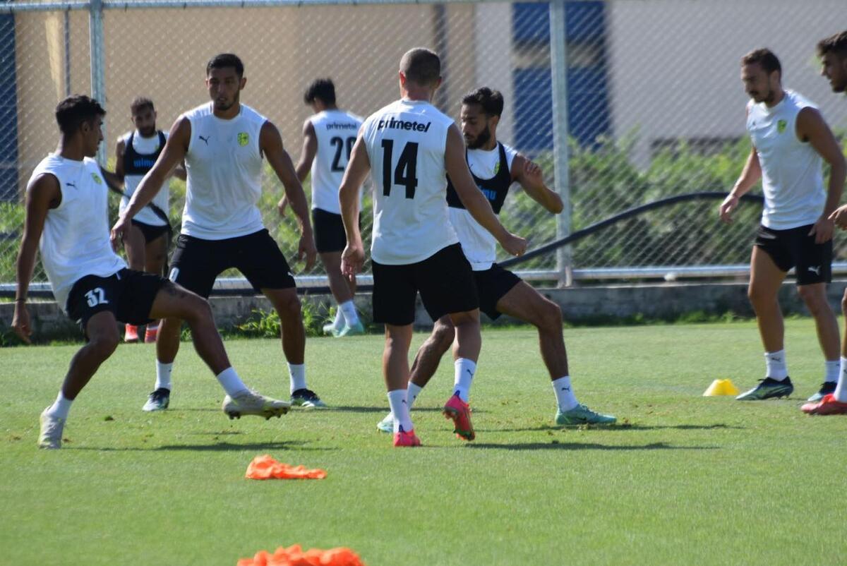 Άρχισε για Πάφο η ΑΕΚ (pics) thumb