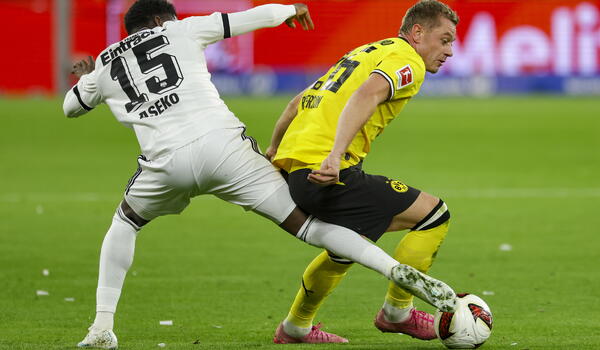 BUNDESLIGA: Δεν αφήνει την κορυφή η Ντόρτμουντ image