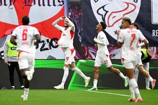 BUNDESLIGA: Επέστρεψε στις νίκες με «τεσσάρα» η Λειψία thumb