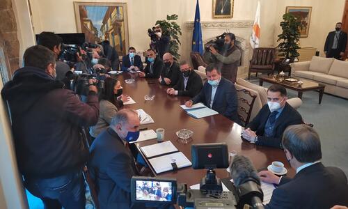 Φωτογραφίες από την συνάντηση στο Προεδρικό για το γηπεδικό της Λεμεσού thumb