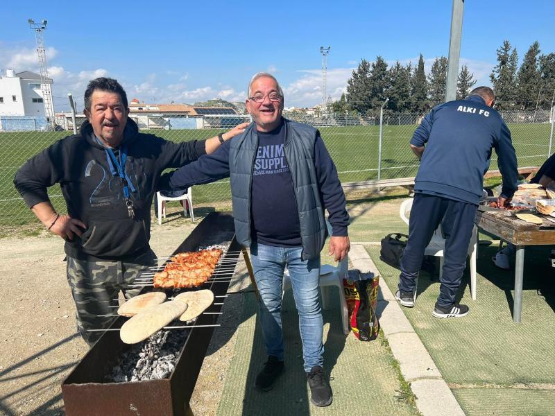 Άναψαν φουκούες μετά την προπόνηση (pics) thumb