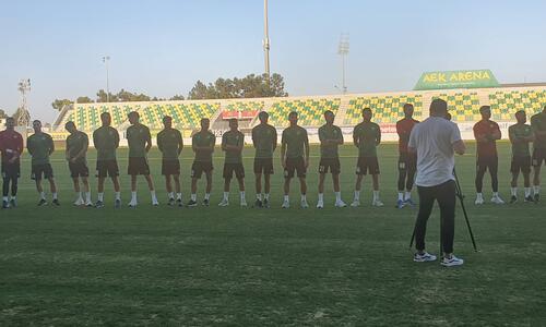Η επίσημη της ΑΕΚ με θερμό καλωσόρισμα από τον κόσμο (videos) thumb