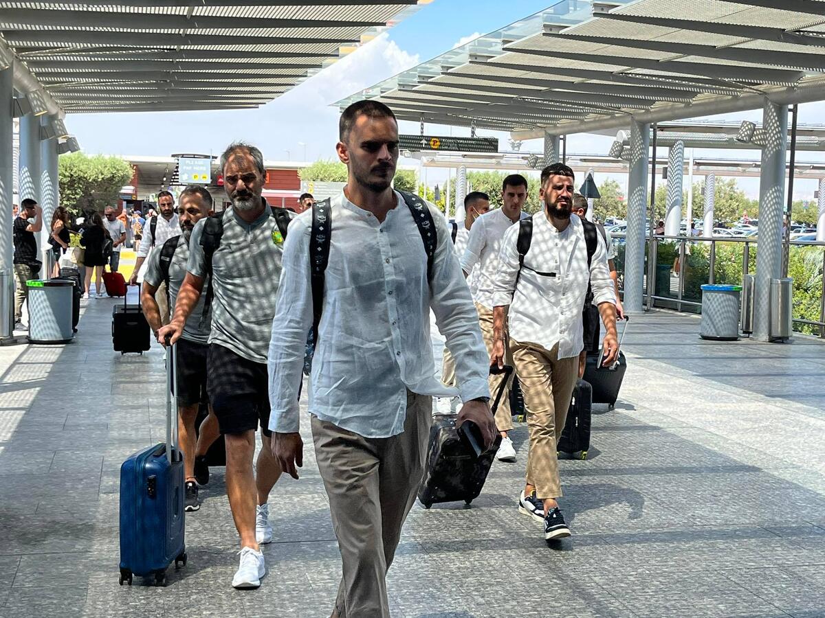 Στο αεροδρόμιο η αποστολή της ΑΕΚ (pics) thumb