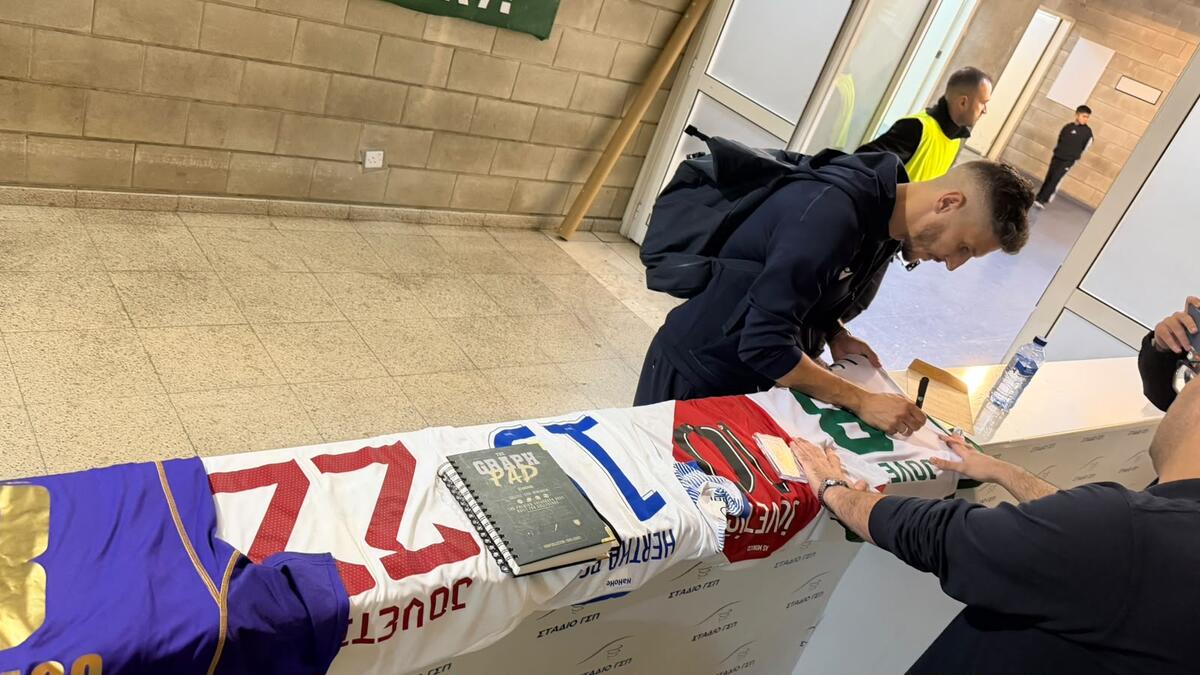 Φωτογραφίες ST: Υπέγραψε τη συλλογή του μικρού Νικόλα ο Γιόβετιτς! thumb