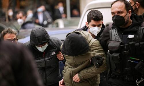Προθεσμία για τους συλληφθέντες για τη δολοφονία του Άλκη - αποχώρησαν εν μέσω ύβρεων thumb