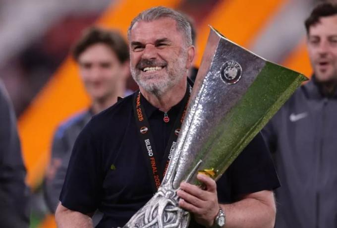 Από το... πουθενά: Προπονητής του Κριστιάνο ο Άγγελος Ποστέκογλου! thumb