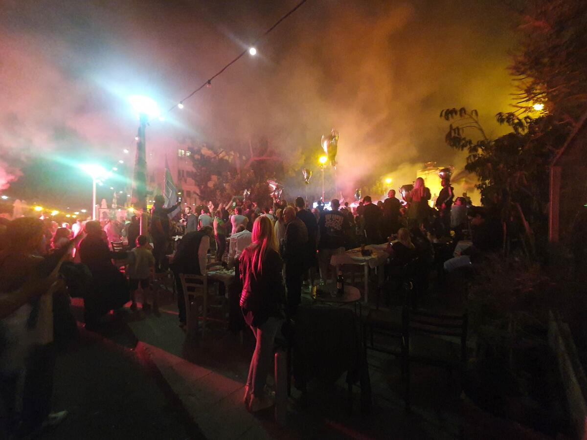 Βίντεο ST: Ασταμάτητο τραγούδι στο οίκημα του Άρη!  thumb