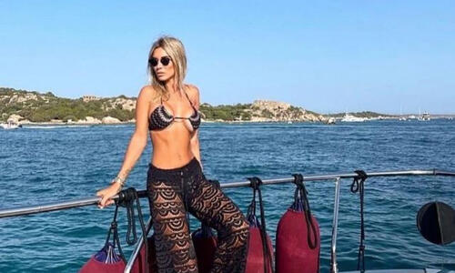 Εντυπωσιάζει η νέα σύντροφος του Τότι (pics) thumb