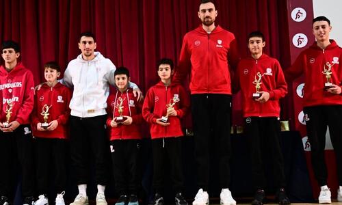 Ο Μιλουτίνοφ μίλησε σε άπταιστα ελληνικά σε εκδήλωση του Ολυμπιακού (video) thumb