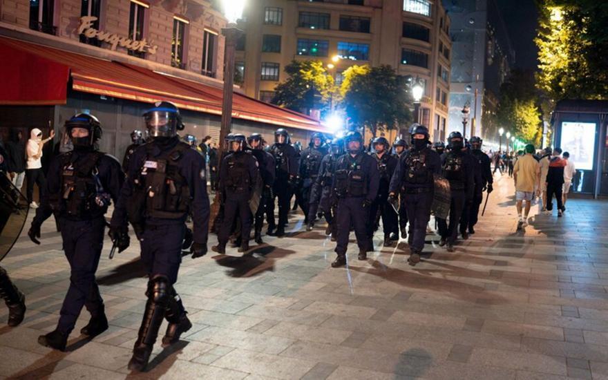 Χάος στο Παρίσι, μετά τη λήξη του αγώνα Σενεγάλη – Μαρόκο (βίντεο) thumb