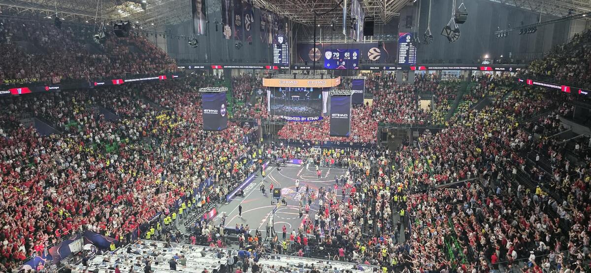 ΒΙΝΤΕΟ ST από το Telekom Center: «Φέρτε μας το Ευρωπαϊκό, θρύλε ολέ σ' αγαπώ» thumb