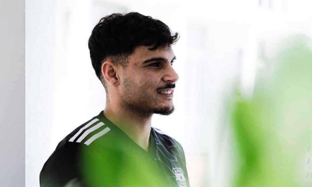 Φωτογραφίες: Έτσι υποδέχθηκαν τον Χάμπο στην προπόνηση του Άρη! thumb