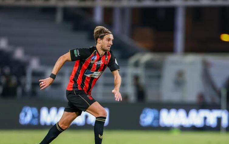 Ισπανική άφιξη για το κέντρο της άμυνας! thumb