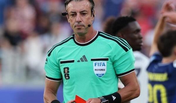Ασπίδα της FIFA στον διαιτητή που επέκρινε ο Τραμπ για την αποβολή του Μπάλογκαν image