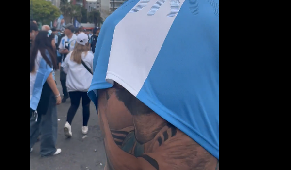 BINTEO: Το πάθος για τον Μέσι έγινε τατουάζ! image