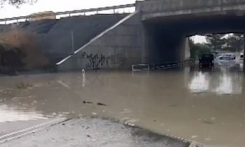 Πλημμύρισε υπόγεια γέφυρα λόγω των έντονων βροχοπτώσεων thumb