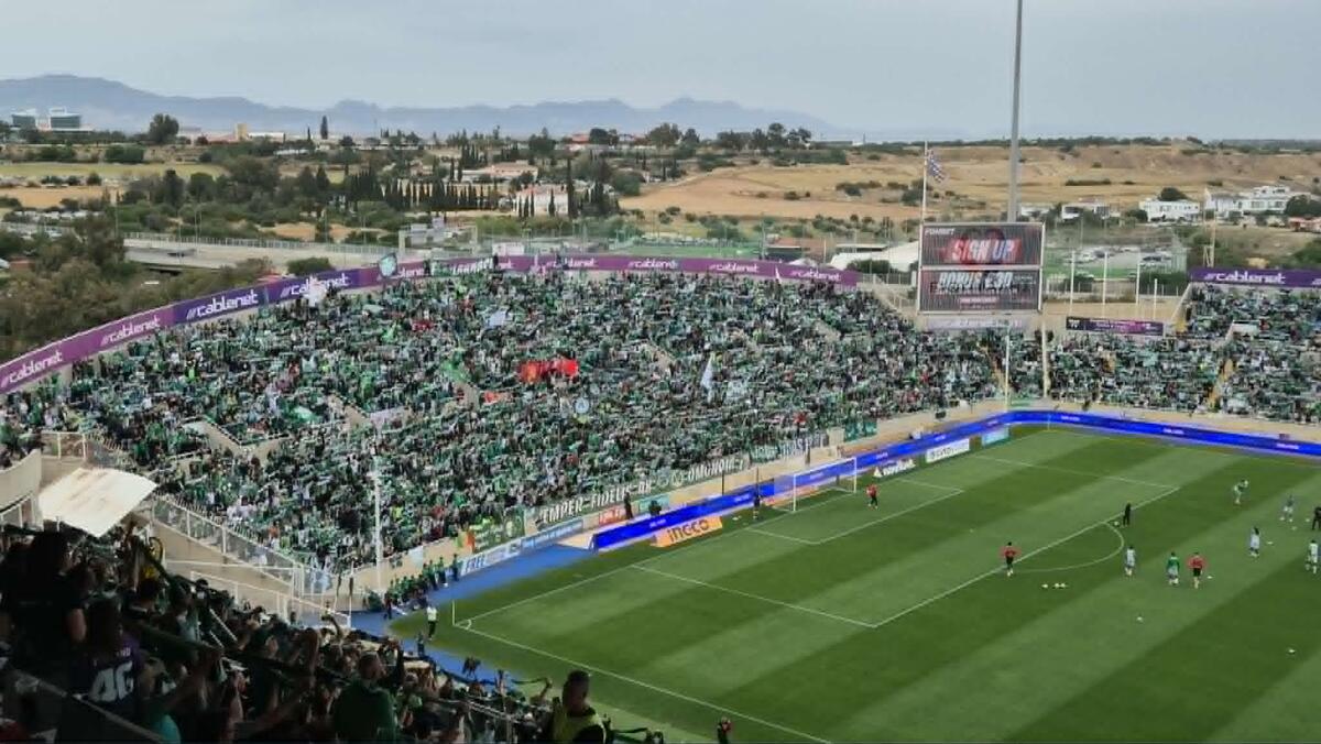 Έγινε χαμός / «Στο ένα χέρι εγώ, στο άλλο ένα πράσινο κασκόλ» (ΒΙΝΤΕΟ ST) thumb