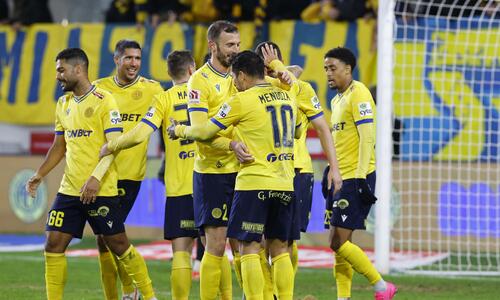 ΑΕΛ-Νέα Σαλαμίνα 3-1: Με την αύρα του Γαρπόζη και τα γκολ του Μίντσεφ! thumb
