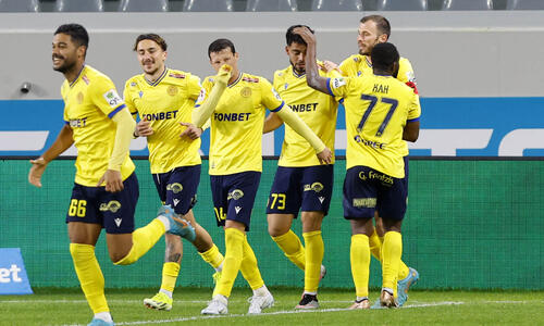 ΑΕΛ-ΑΕΖ 2-1: Το γύρισε και την άφησε στα χαμηλά! thumb