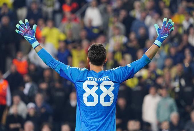 Η αποθέωση της UEFA στον Κωνσταντίνο Τζολάκη (vid) thumb