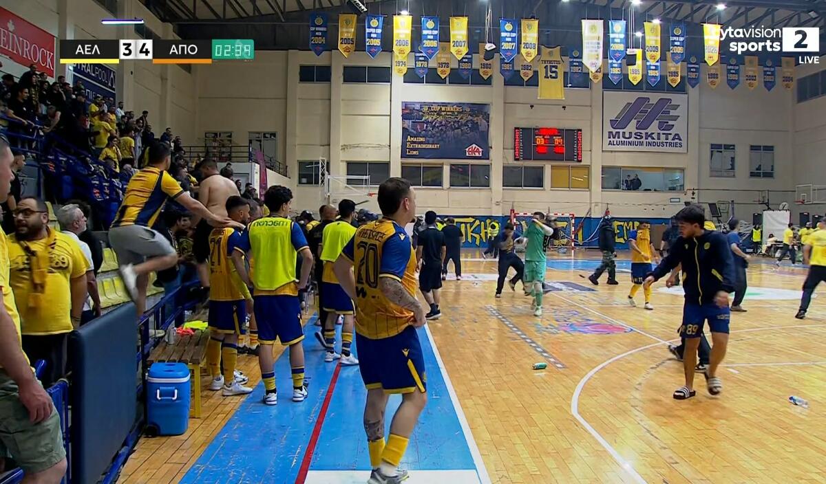 Futsal: Διακοπή λόγω έντασης στον τελικό ΑΕΛ - ΑΠΟΕΛ thumb