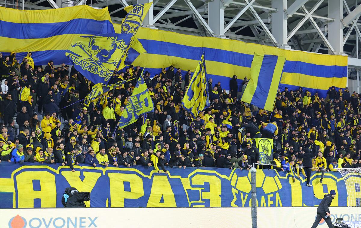 Τρέλα στον κόσμο της ΑΕΛ: «Πάμε λέοντες» (pics&vid) thumb