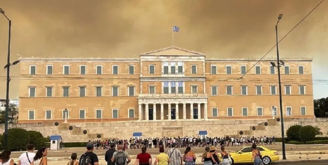 Εκτός ελέγχου η πυρκαγιά στην Ελλάδα - H φωτιά «πνίγει» την Αττική thumb