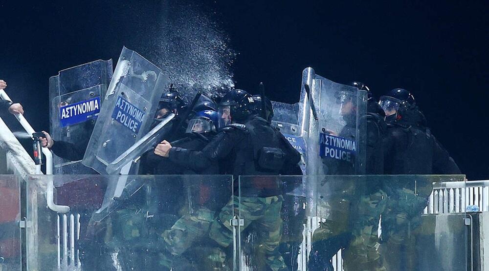Γιατί χρησιμοποίησε σπρέι πιπεριού στην Αρένα η Αστυνομία (βίντεο) thumb