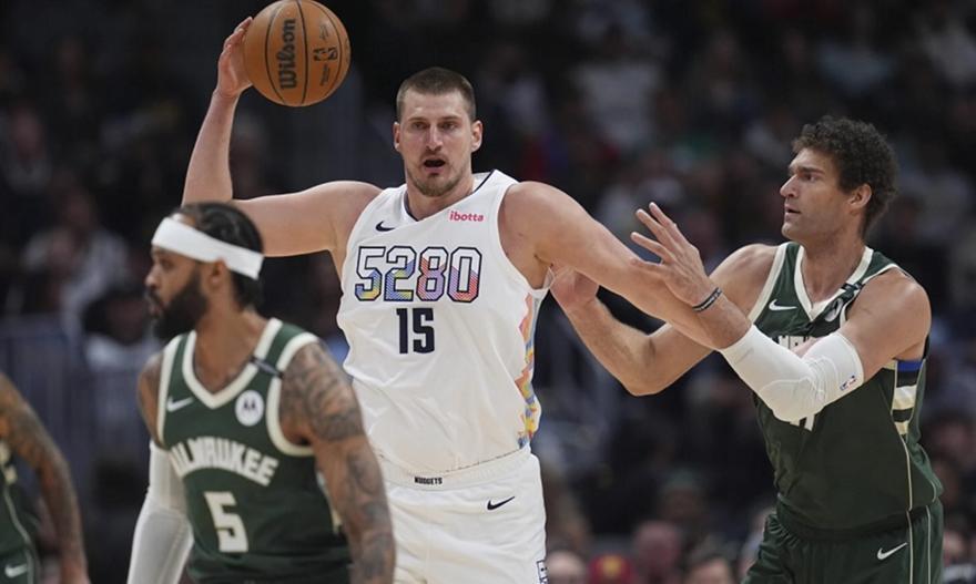 Με triple-double επέστρεψε ο Γιόκιτς κόντρα στους Μπακς thumb