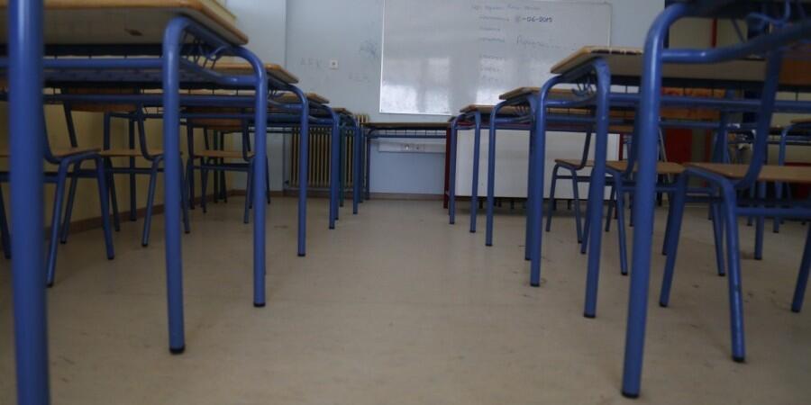 «Ήμουν όμηρος στο σχολείο» - Τι λέει ο καθηγητής που του επιτέθηκε πατέρας thumb