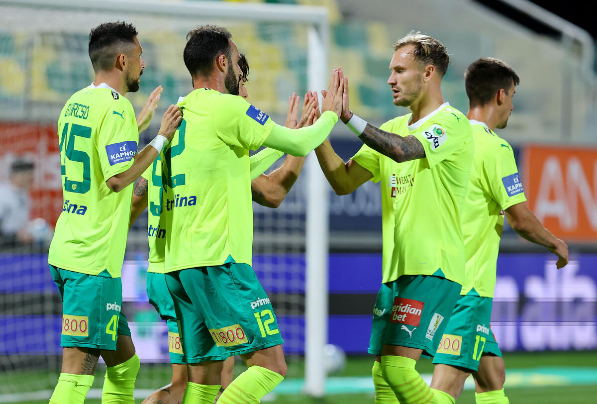 ΑΕΚ-ΑΕΖ 2-0: Το πήρε με τους φορ και βλέπει ψηλά! thumb