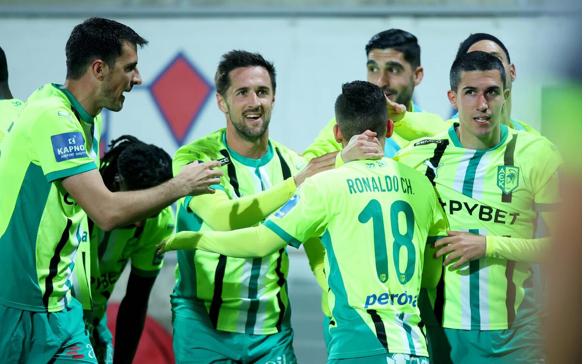 ΑΕΚ - ΑΠΟΕΛ 2-1: Θριάμβευσε με Καμπρέρα και Τσακόν! thumb