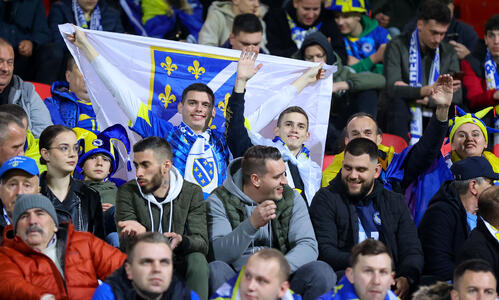 Ο κόσμος στις εξέδρες του «Bilino Polje» thumb
