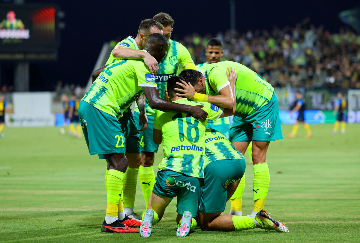 ΑΕΚ – Τσέλιε 2-1: Μάγκικη «κιτρινοπράσινη» πρόκριση με φοβερό και τρομερό Τσακόν! thumb