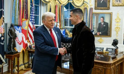 O Tραμπ έστειλε το δικό του μήνυμα στον Κριστιάνο Ρονάλντο: «Είσαι ο GOAT» thumb