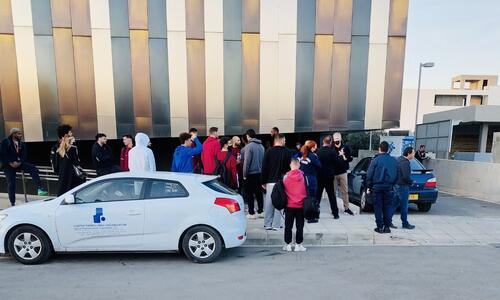 Κύπρος το μεγαλείο σου: Αναβλήθηκε αγώνας λόγω χορού!  thumb