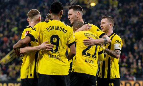 Bundesliga: Εύκολη νίκη και κορυφή για τη Ντόρτμουντ thumb