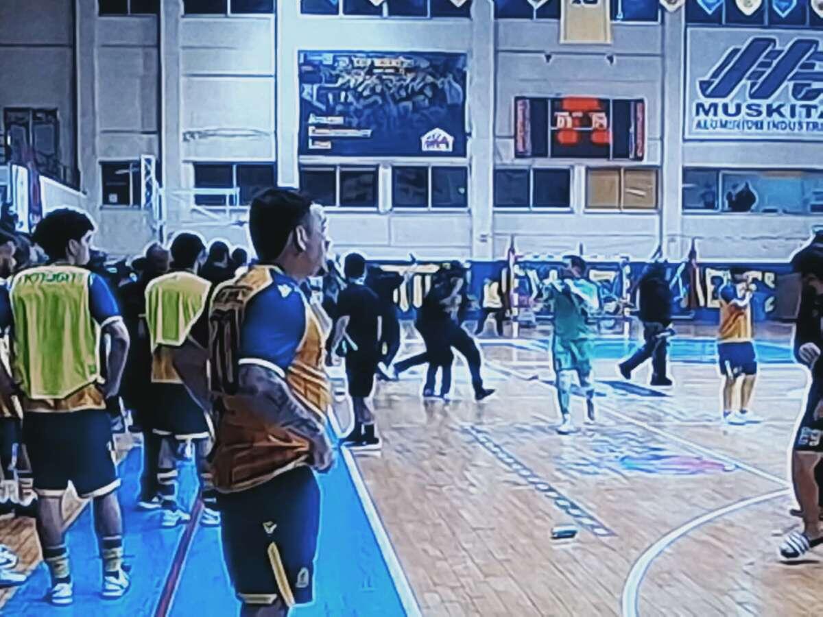 Αυτούς ψάχνει η Αστυνομία για τα επεισόδια στον αγώνα φούτσαλ ΑΕΛ-ΑΠΟΕΛ (ΦΩΤΟΣ) thumb