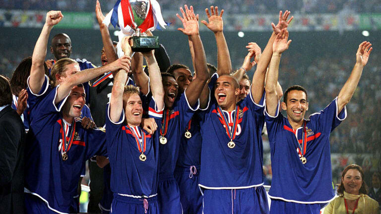 Euro retro: Στο τέλος… λαλούν  οι «Πετεινοί» (vid) thumb
