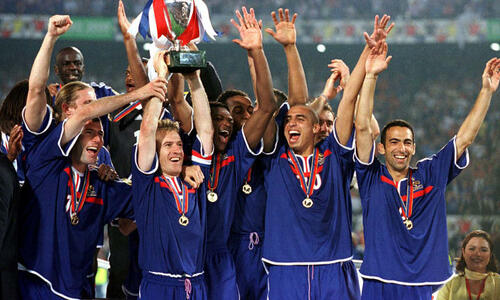 Euro retro: Στο τέλος… λαλούν  οι «Πετεινοί» (vid) thumb